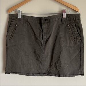 Gap Women's Olive Mini Skirt 97% Cotton with Zip Detail at Front Pockets Size 16